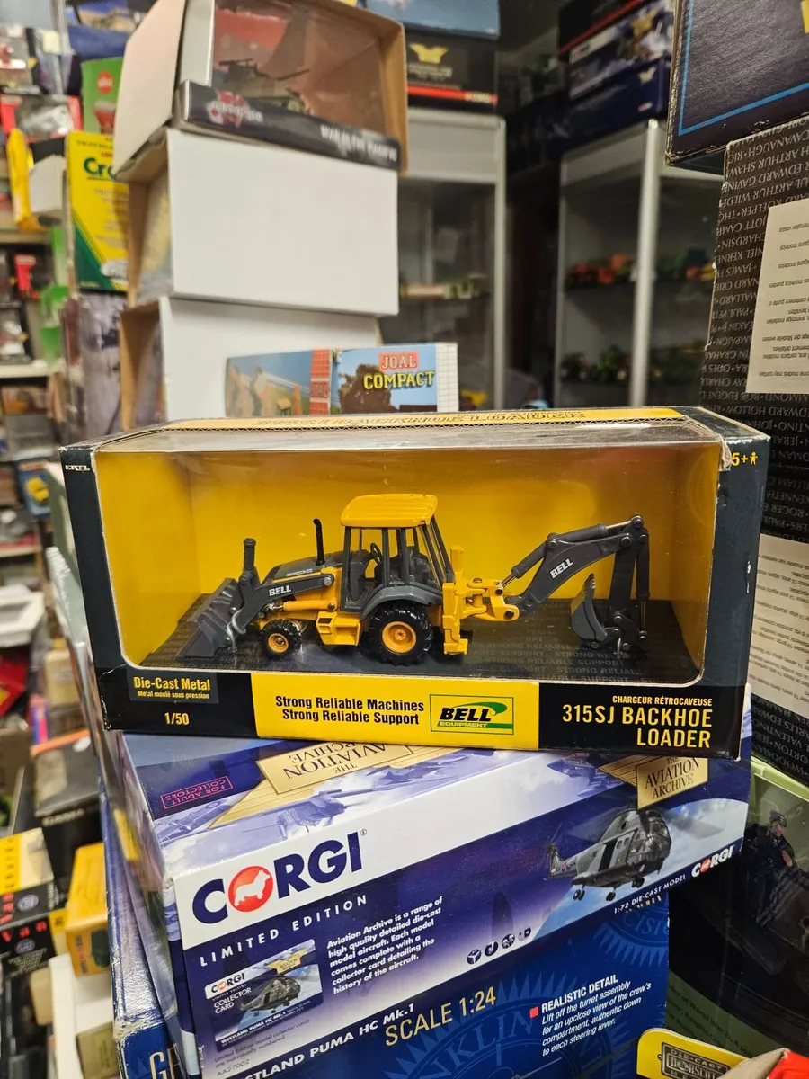 Corgi ERTL Bell Blackhoe Loader 1.50 - Image 1