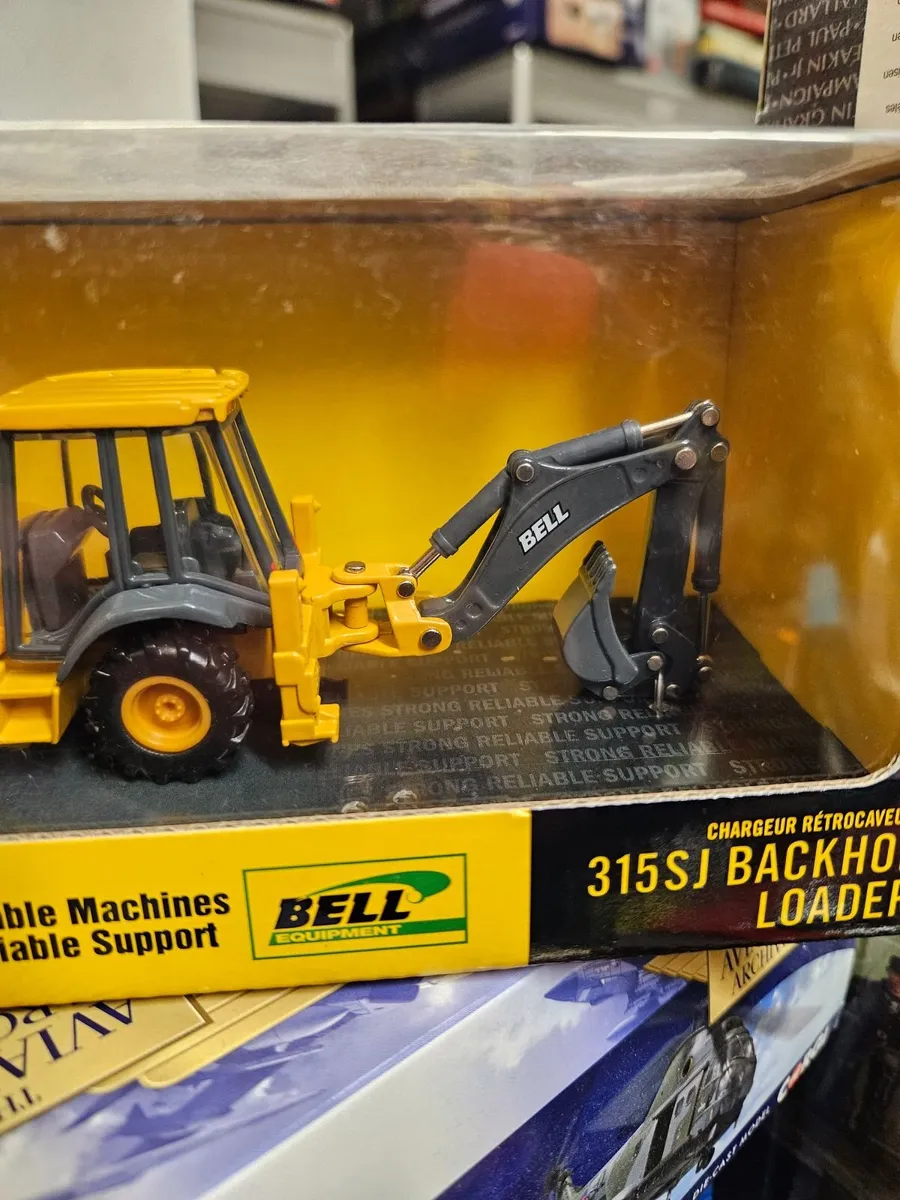 Corgi ERTL Bell Blackhoe Loader 1.50 - Image 2