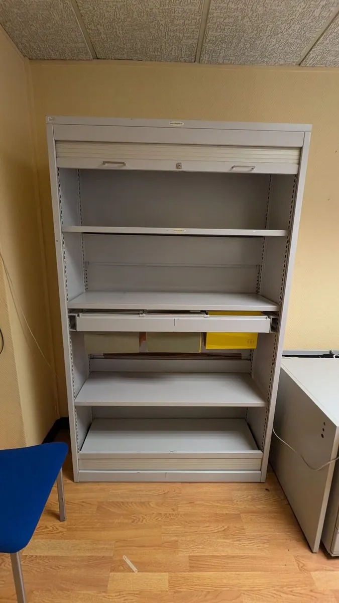 Lshaped Office desk with matching drawers+cabinets - Image 3