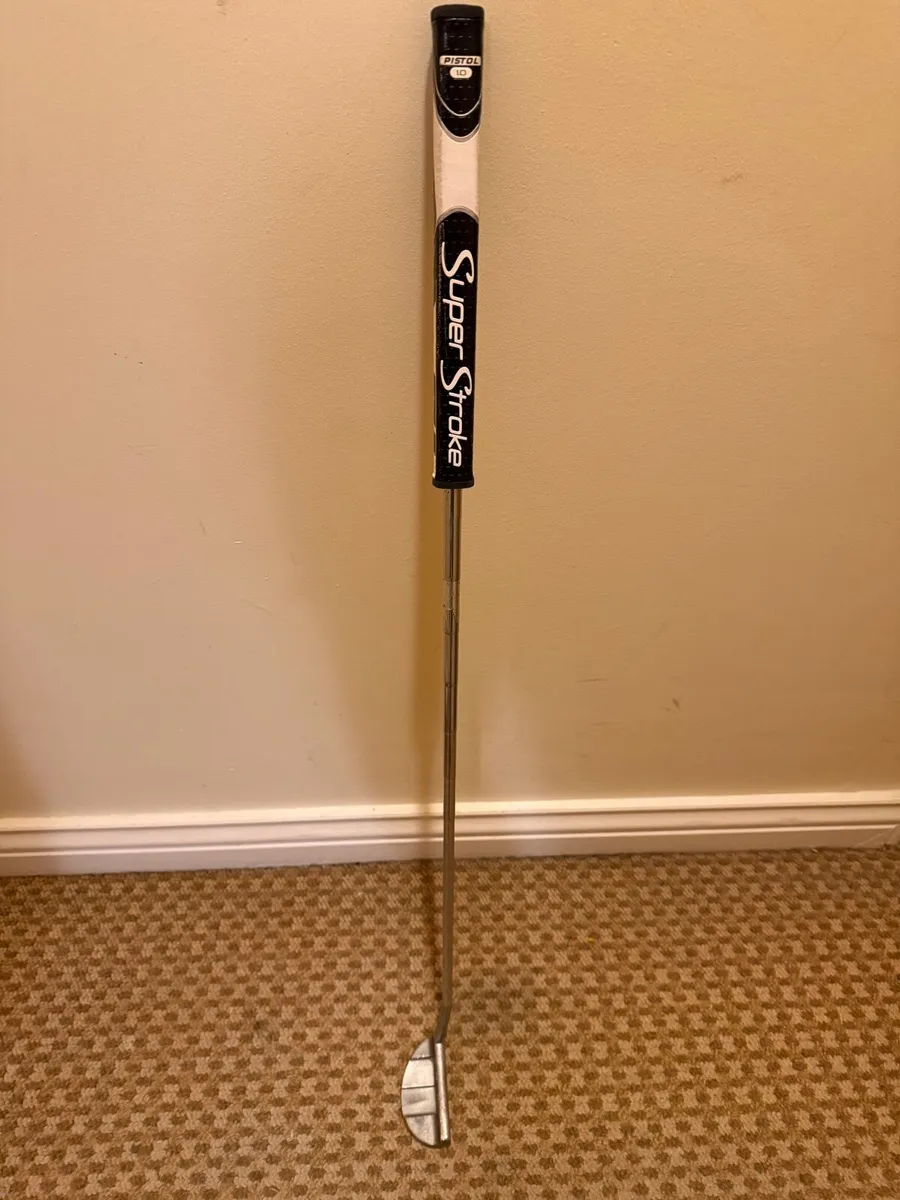 Odyssey putter with new super stroke grip - Image 3
