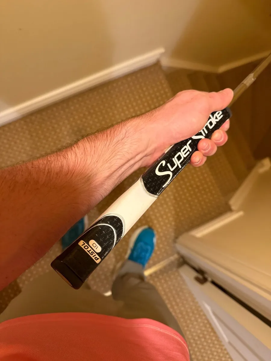 Odyssey putter with new super stroke grip - Image 2