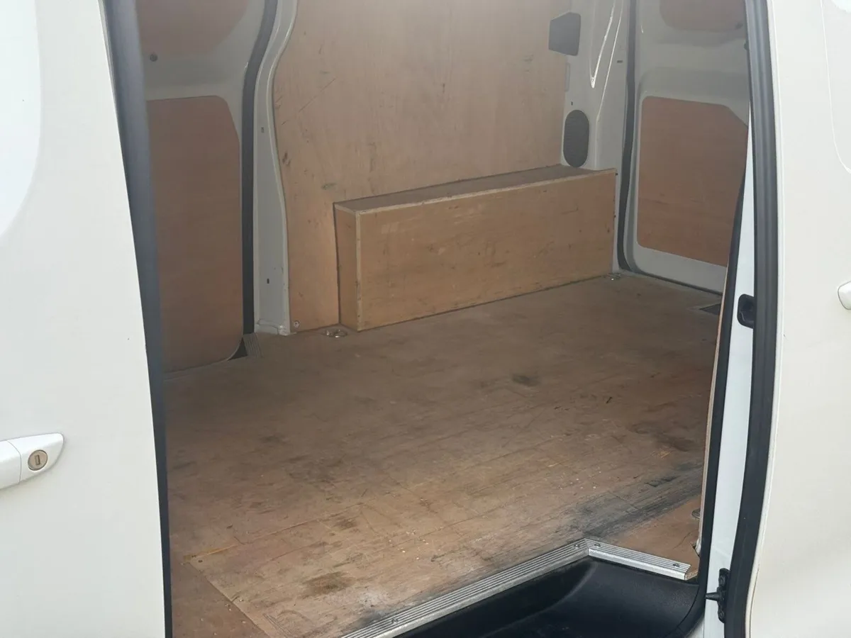 VAUXHALL VIVARO - Image 4