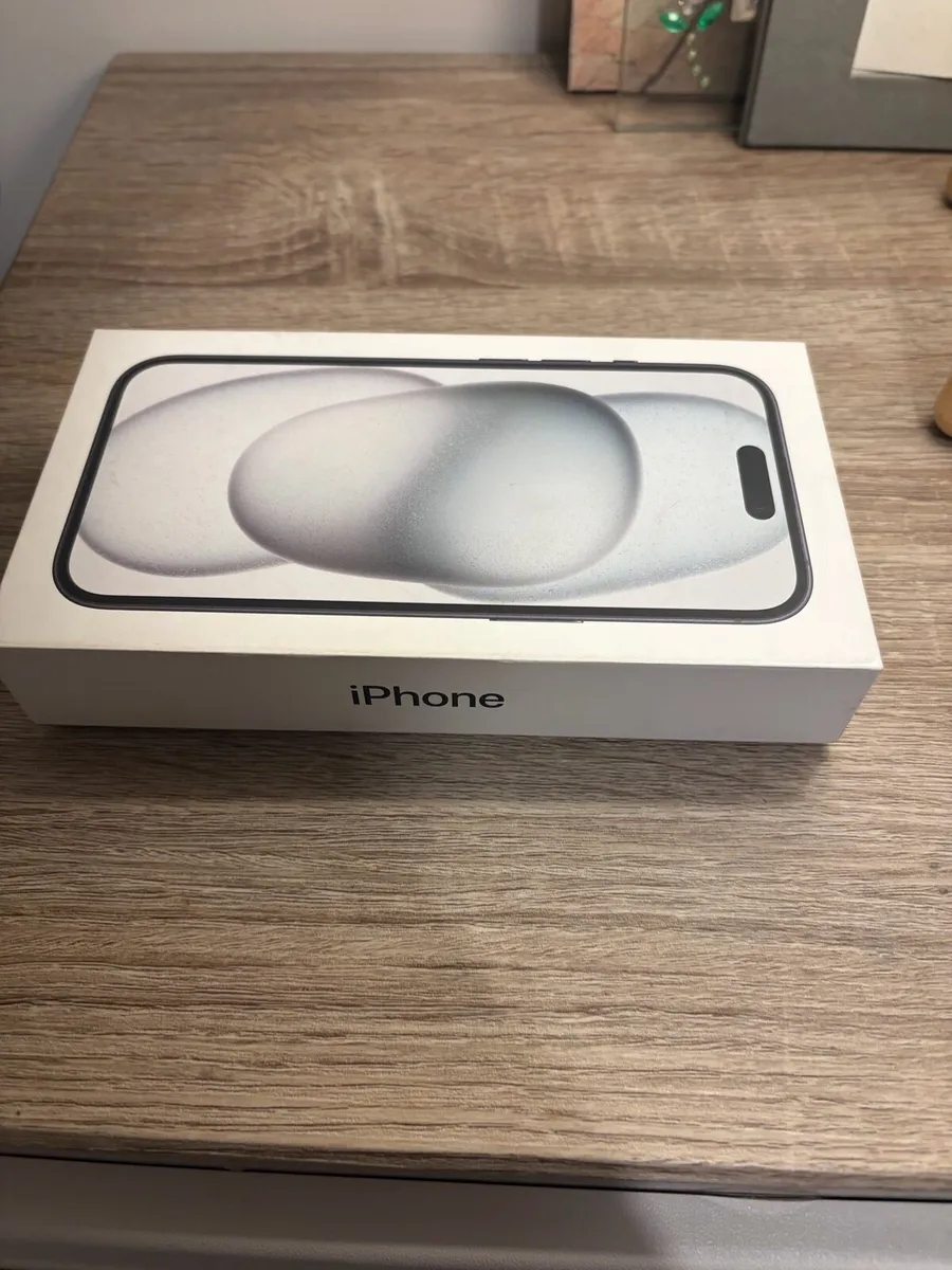 iPhone 15 - Image 3