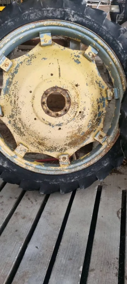 Row crop wheels and tyres - Image 2