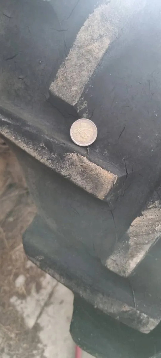 Row crop wheels and tyres - Image 3