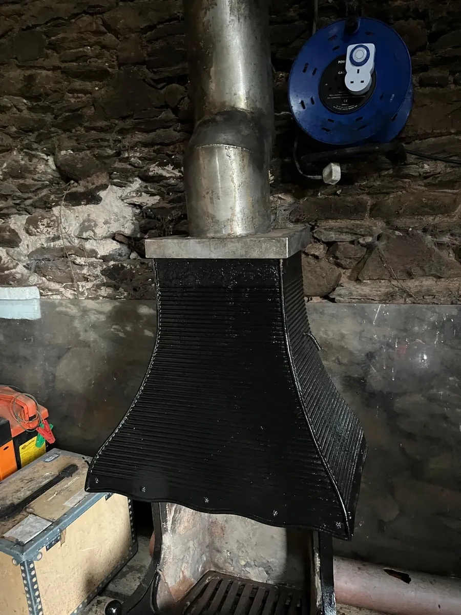 Antique stove - Image 1