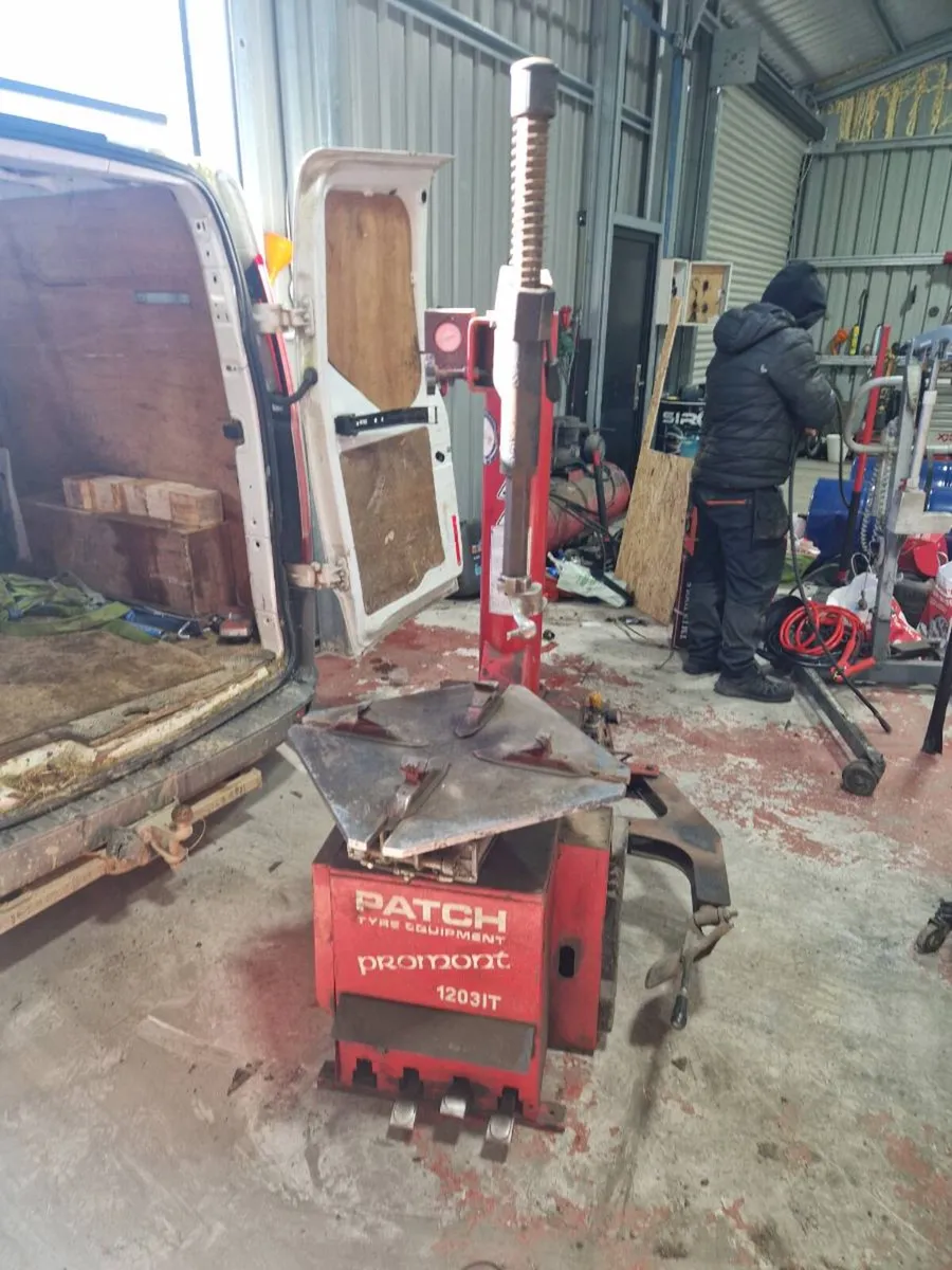 Tyre machine - Image 1