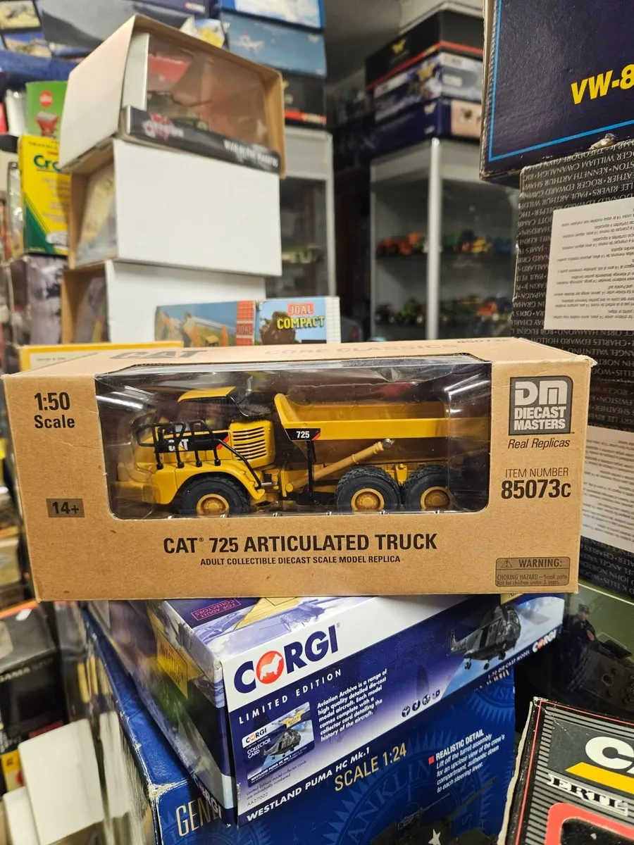 Corgi Diecast Master Caterpillar Truck 1.50 - Image 1