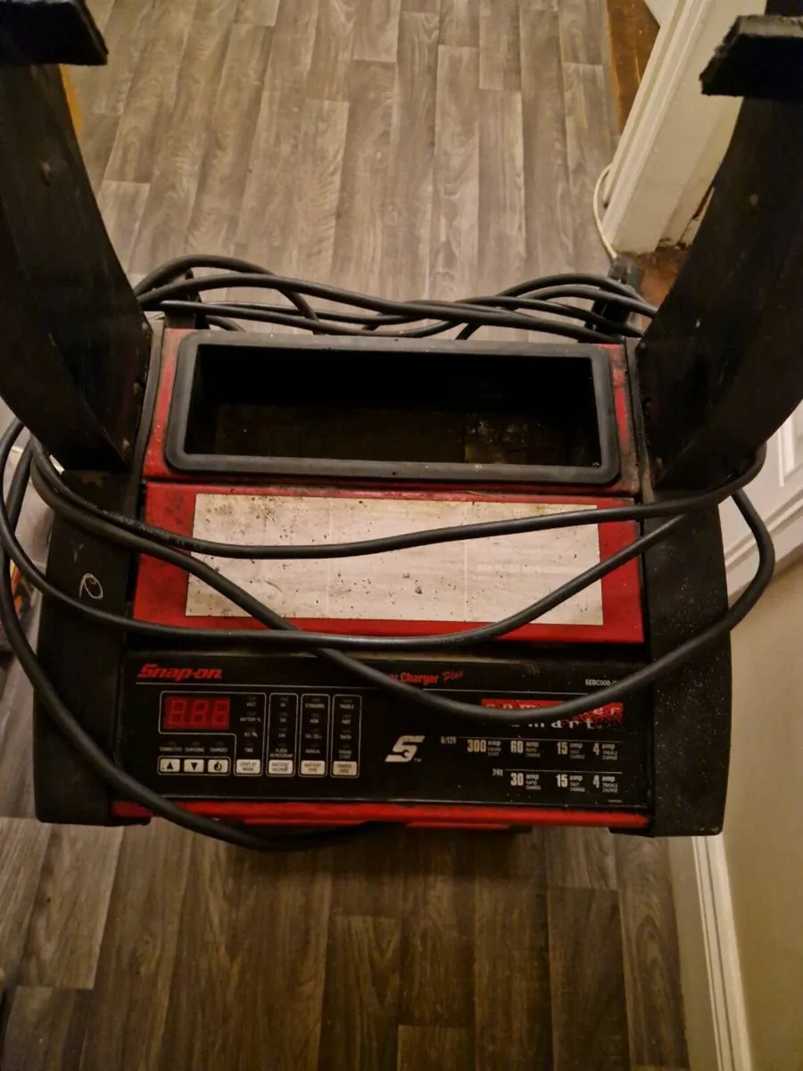 Battery charger - Image 2