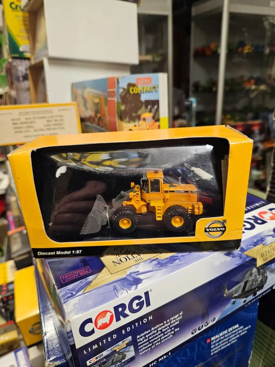 Corgi Volvo Loader 1.87