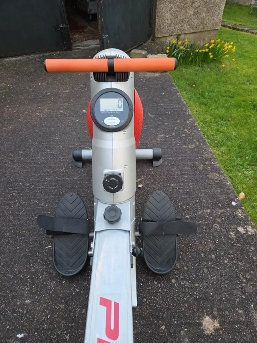 Rowing Machine - Image 4