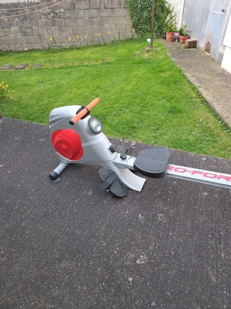 Rowing Machine - Image 2