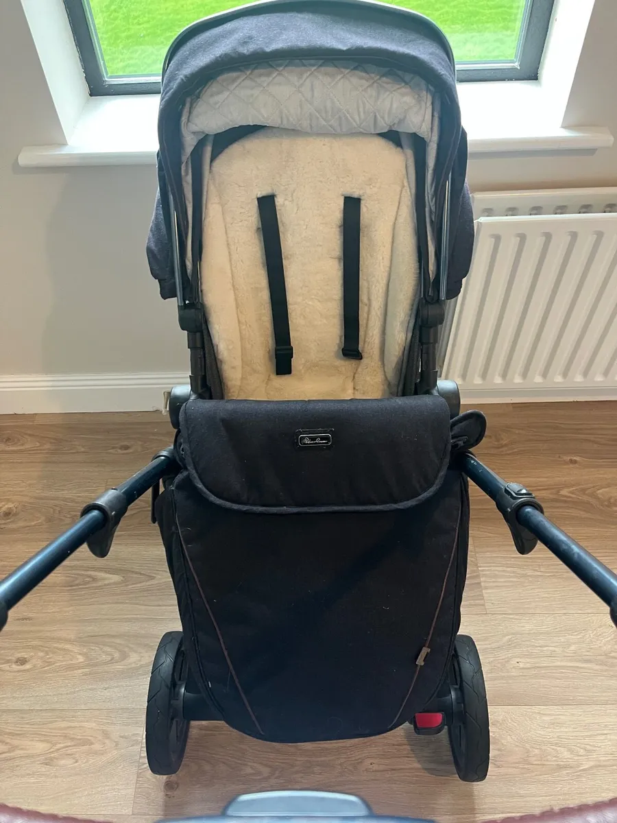 Silver Cross Pioneer Pram + Carrycot - Image 3