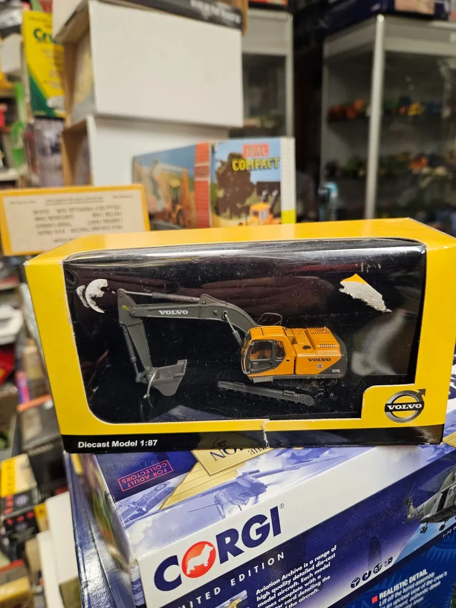 Corgi Volvo Excavator 1.87