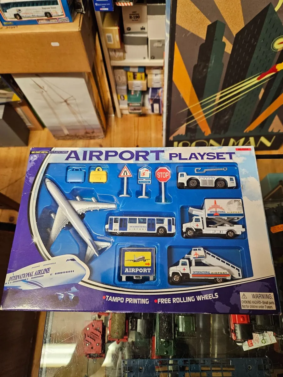 Corgi Welly Airport Set - Image 1