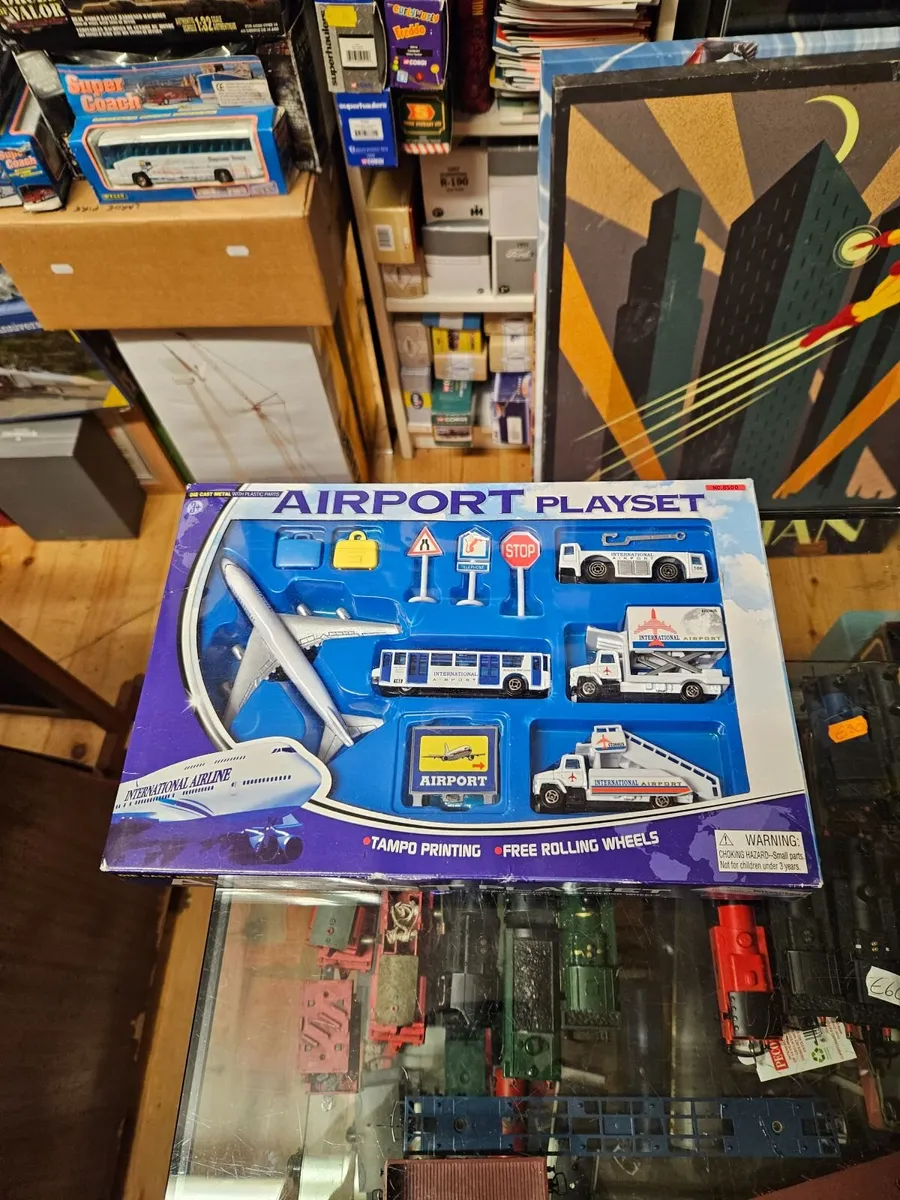 Corgi Welly Airport Set - Image 4