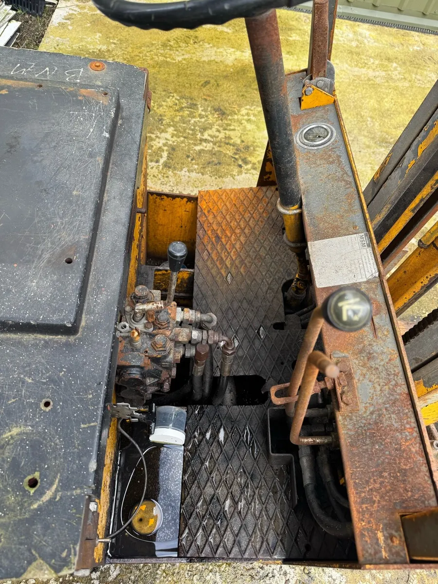 Forklift - Image 2