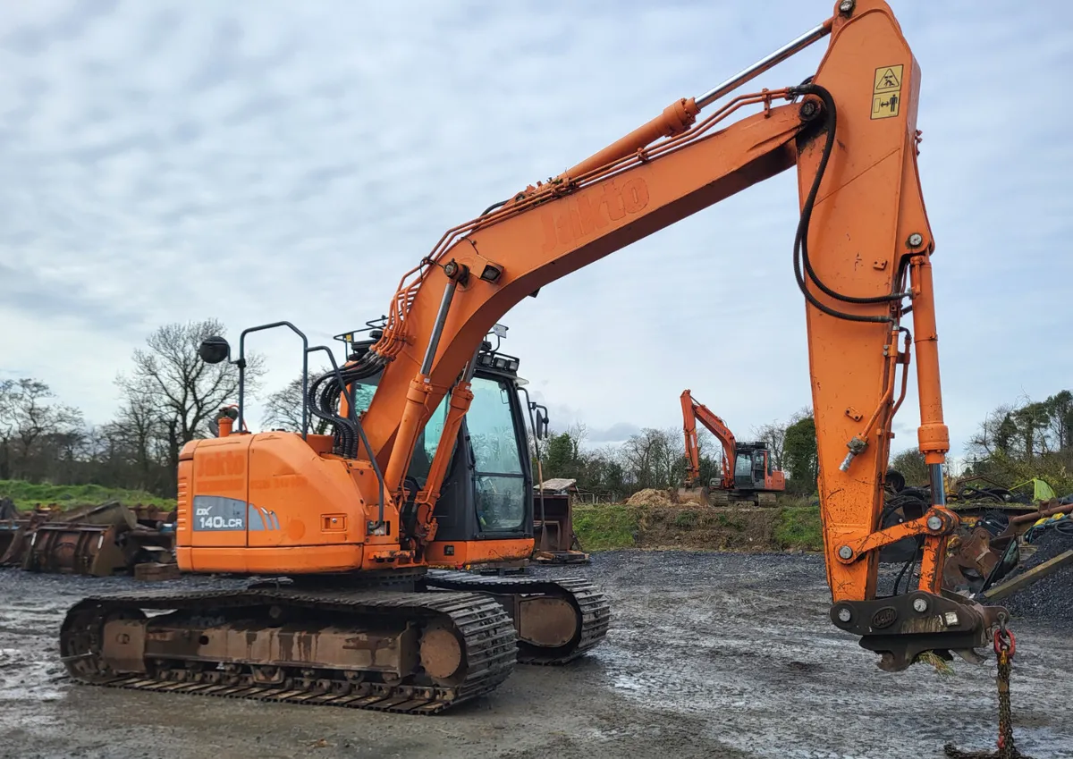 2014 Doosan DX140LCR-3 - Image 2