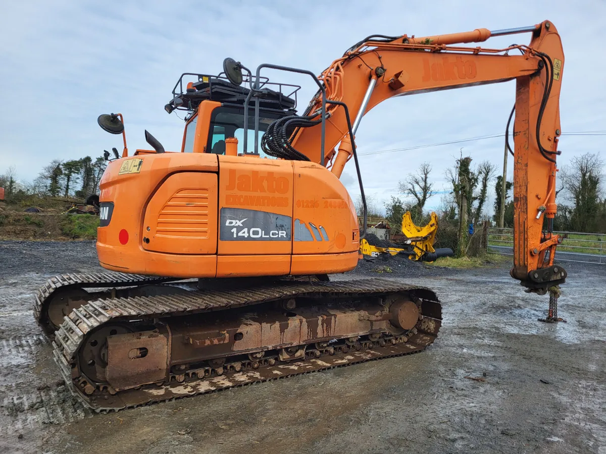 2014 Doosan DX140LCR-3 - Image 3