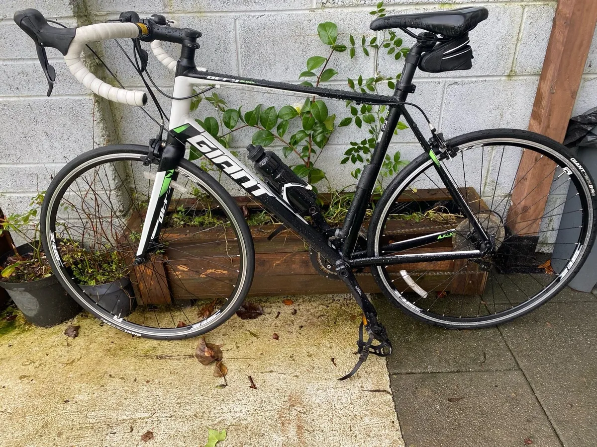 Like new Giant defy 3 Large 22 inch frame - Image 2