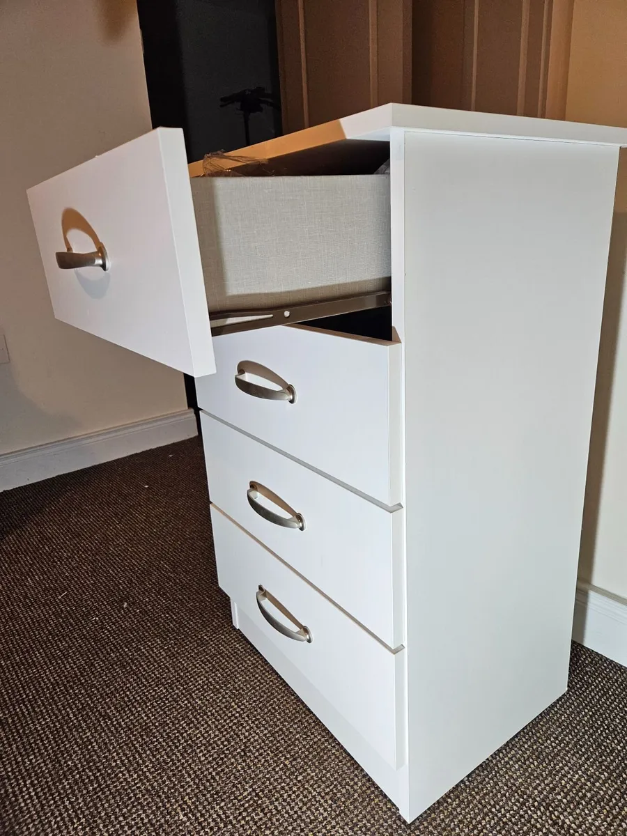 Lockers and dresser - Image 4