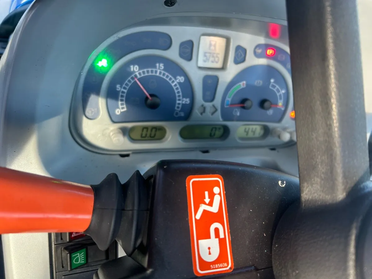 New holland T5050 + loader - Image 4