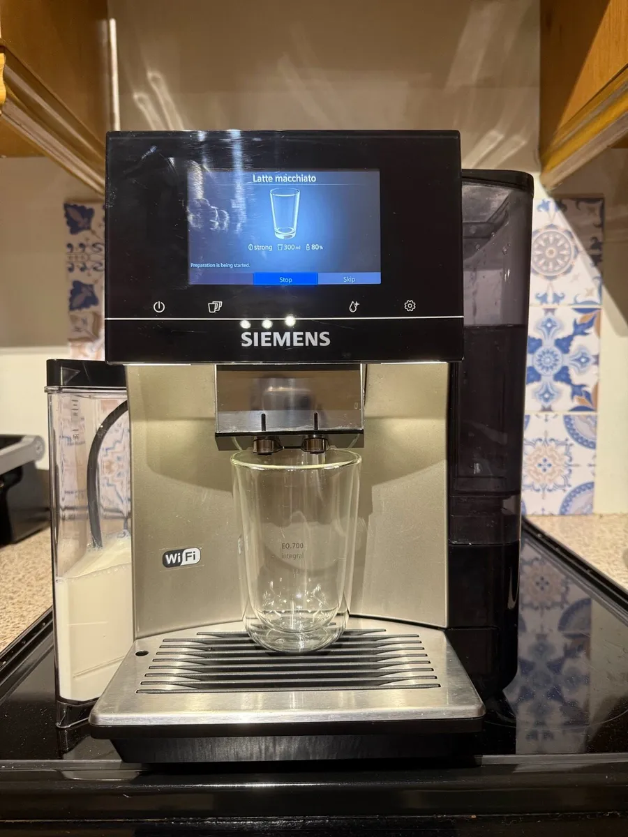Coffee Machine SIEMENS EQ700 - Image 1