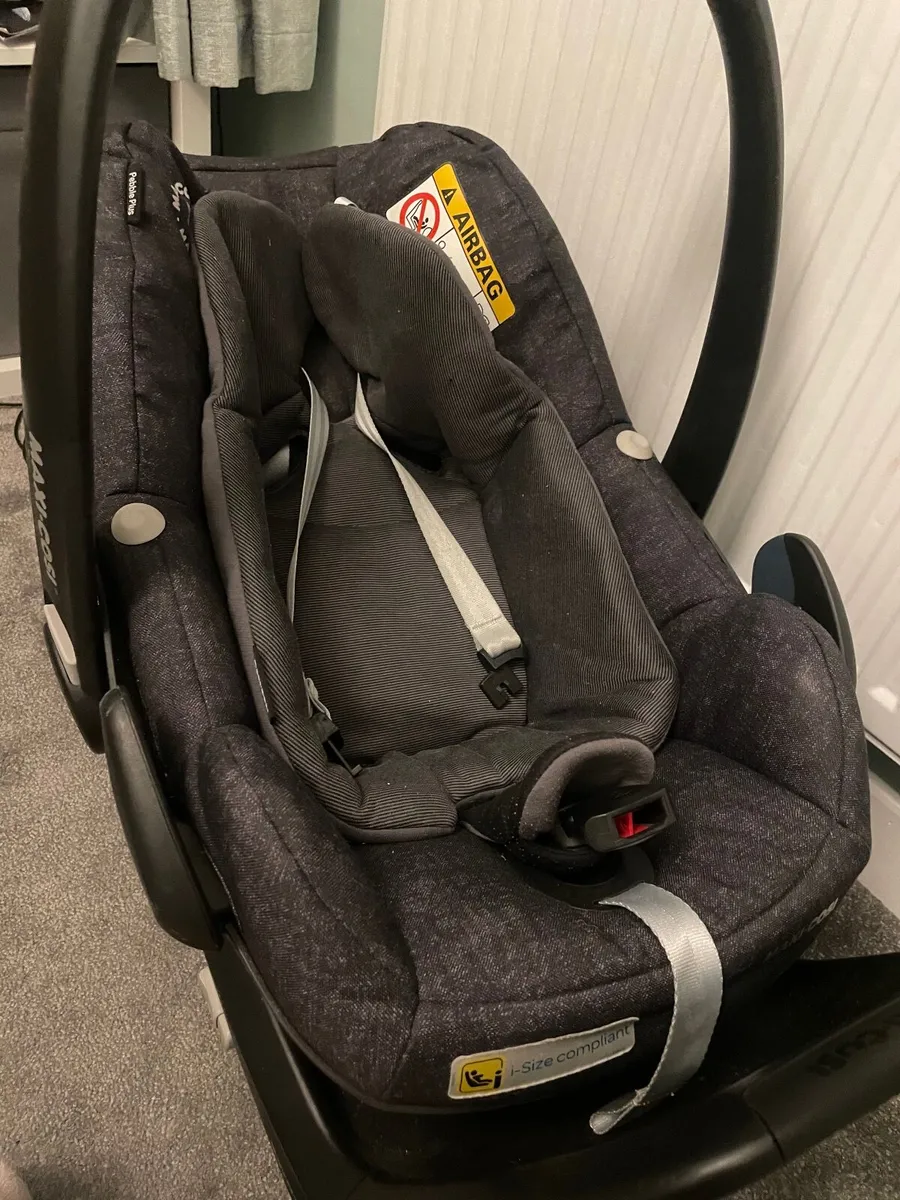 Maxi cosi car seat and isofix - Image 3
