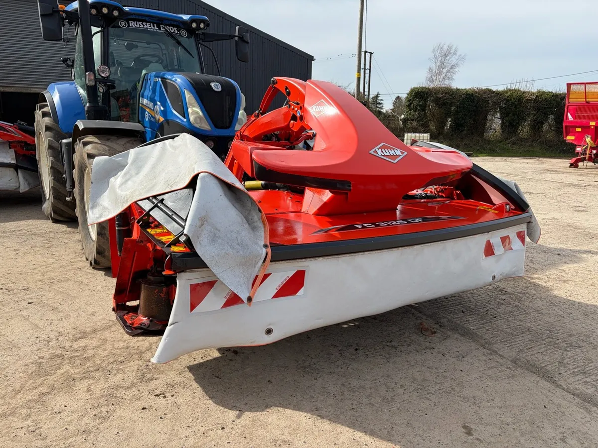 Kuhn triple mowers - Image 2