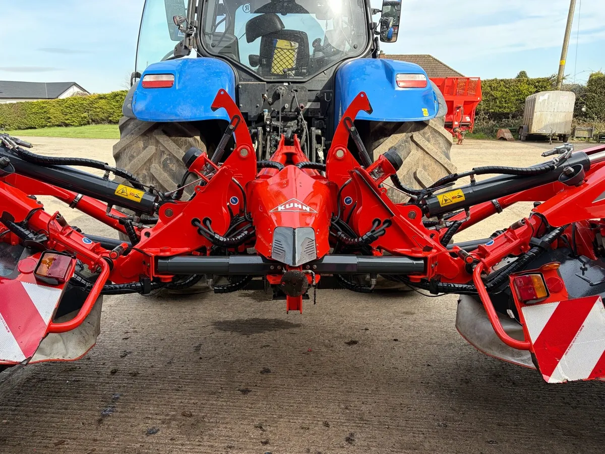 Kuhn triple mowers - Image 4