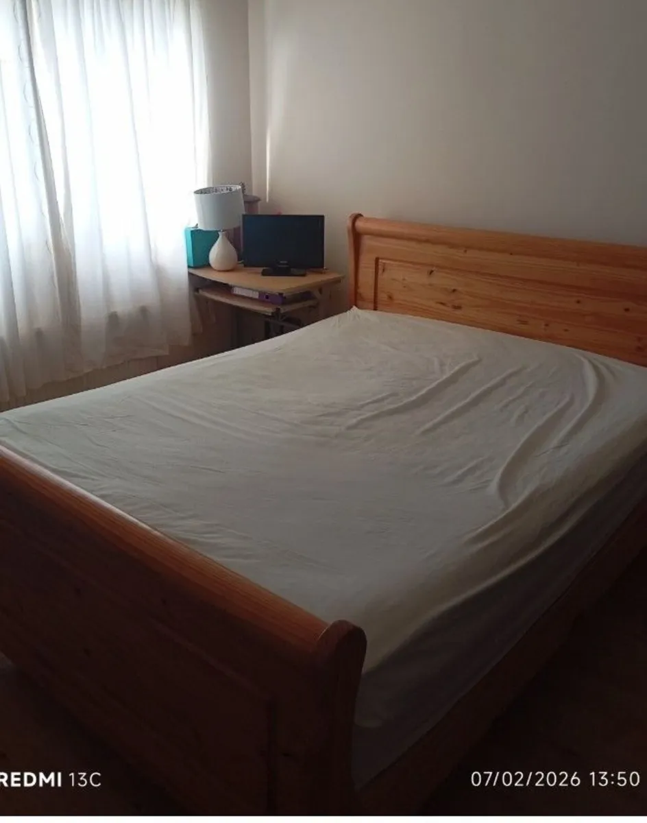 Beautiful Sleigh bed - Image 4