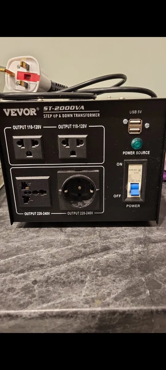 VEVOR ST-2000VA Voltage Converter - Image 1
