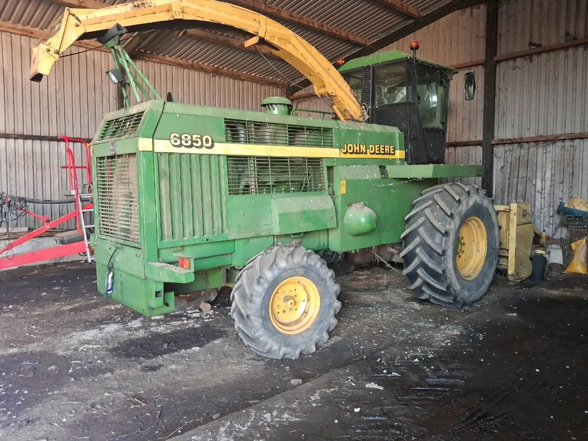 John  Deere Silage Harvester 6850 - Image 1