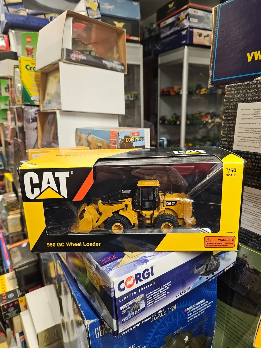 Corgi Norscot Caterpillar Loader 1.50 - Image 1