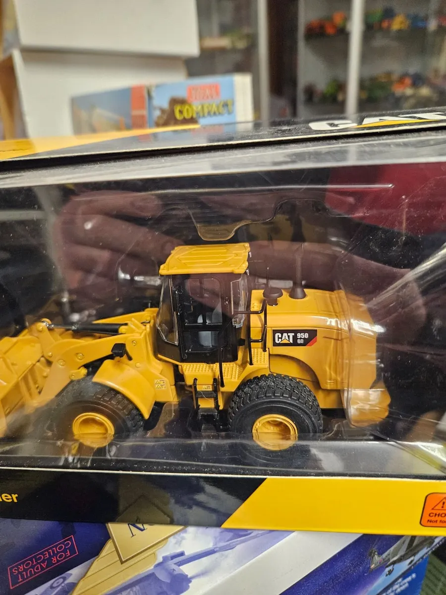 Corgi Norscot Caterpillar Loader 1.50 - Image 2