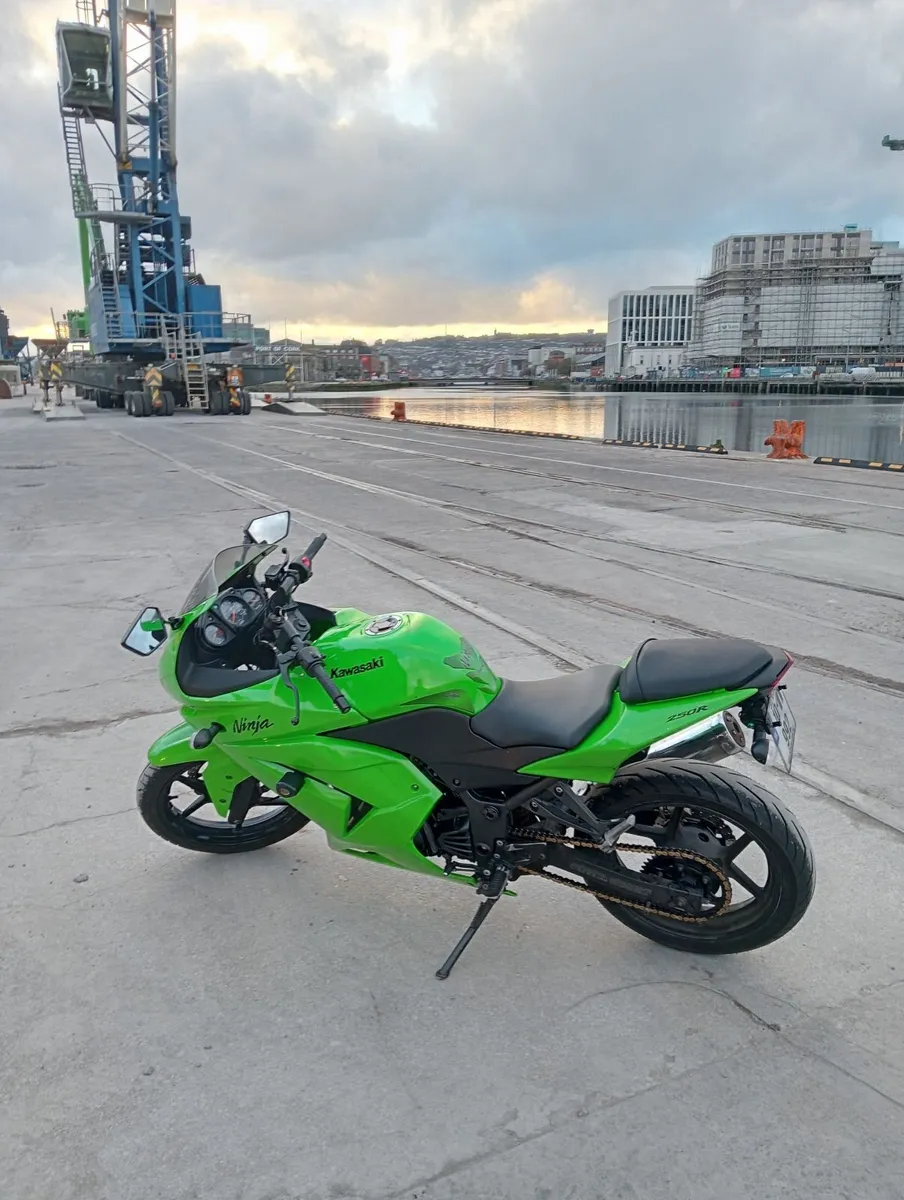 Kawasaki Ninja 250 r 2010 Model. - Image 1