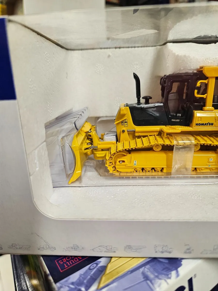 Corgi Universal Hobbies Komatsu Dozer 1.50 - Image 2