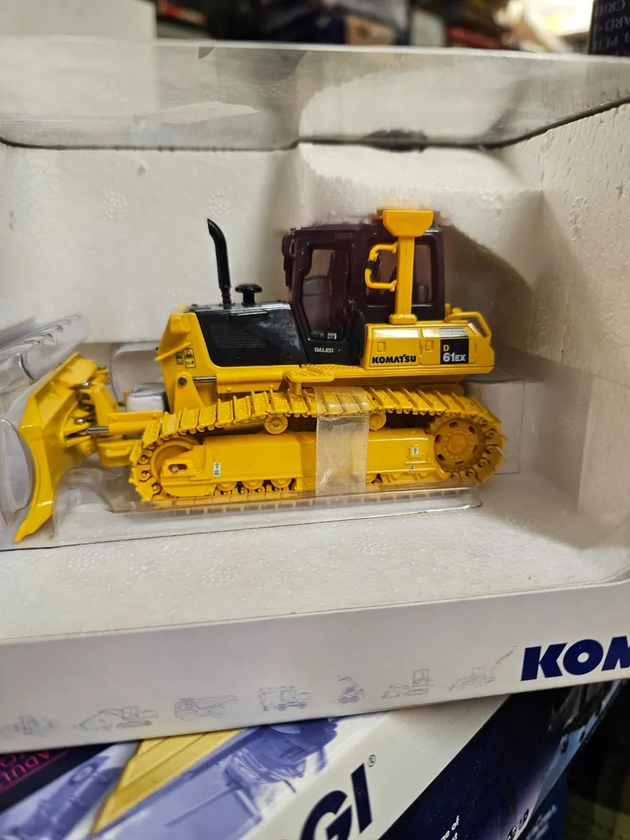 Corgi Universal Hobbies Komatsu Dozer 1.50 - Image 3