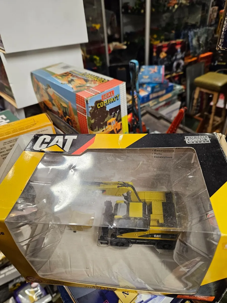 Corgi Norscot Caterpillar Wheeled Excavator 1.50 - Image 4