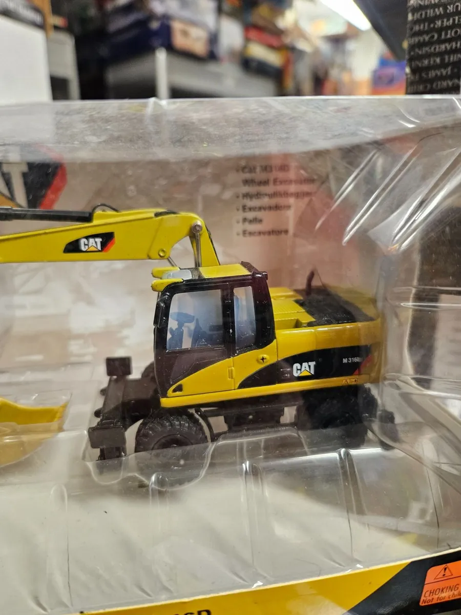 Corgi Norscot Caterpillar Wheeled Excavator 1.50 - Image 3