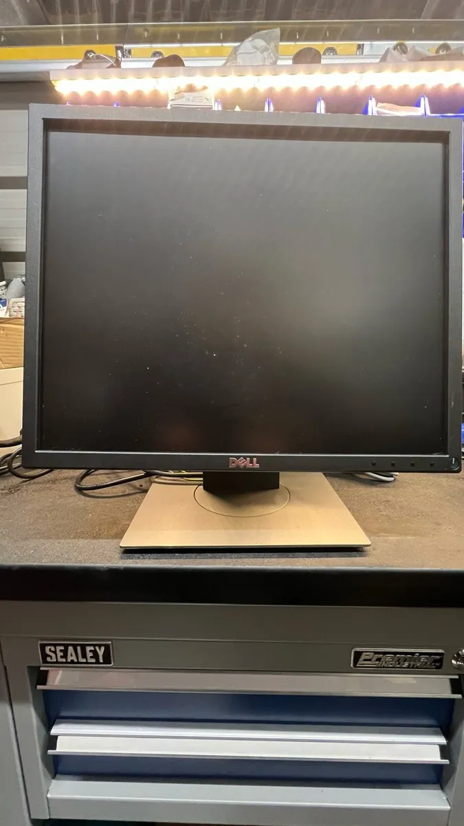 Dell P1917S 19” Monitor - Image 1