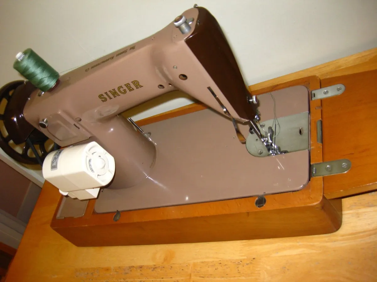 Spotless Singer 201K Sewing Machine. - Image 2