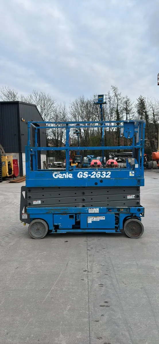 Genie GS2632 Electric Scissor Lift - Image 4
