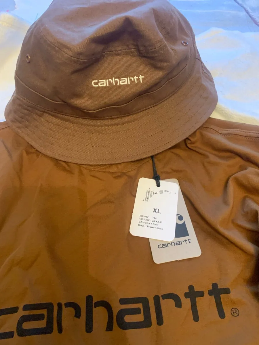 Carhartt t shirt  hat and neck warmer - Image 2