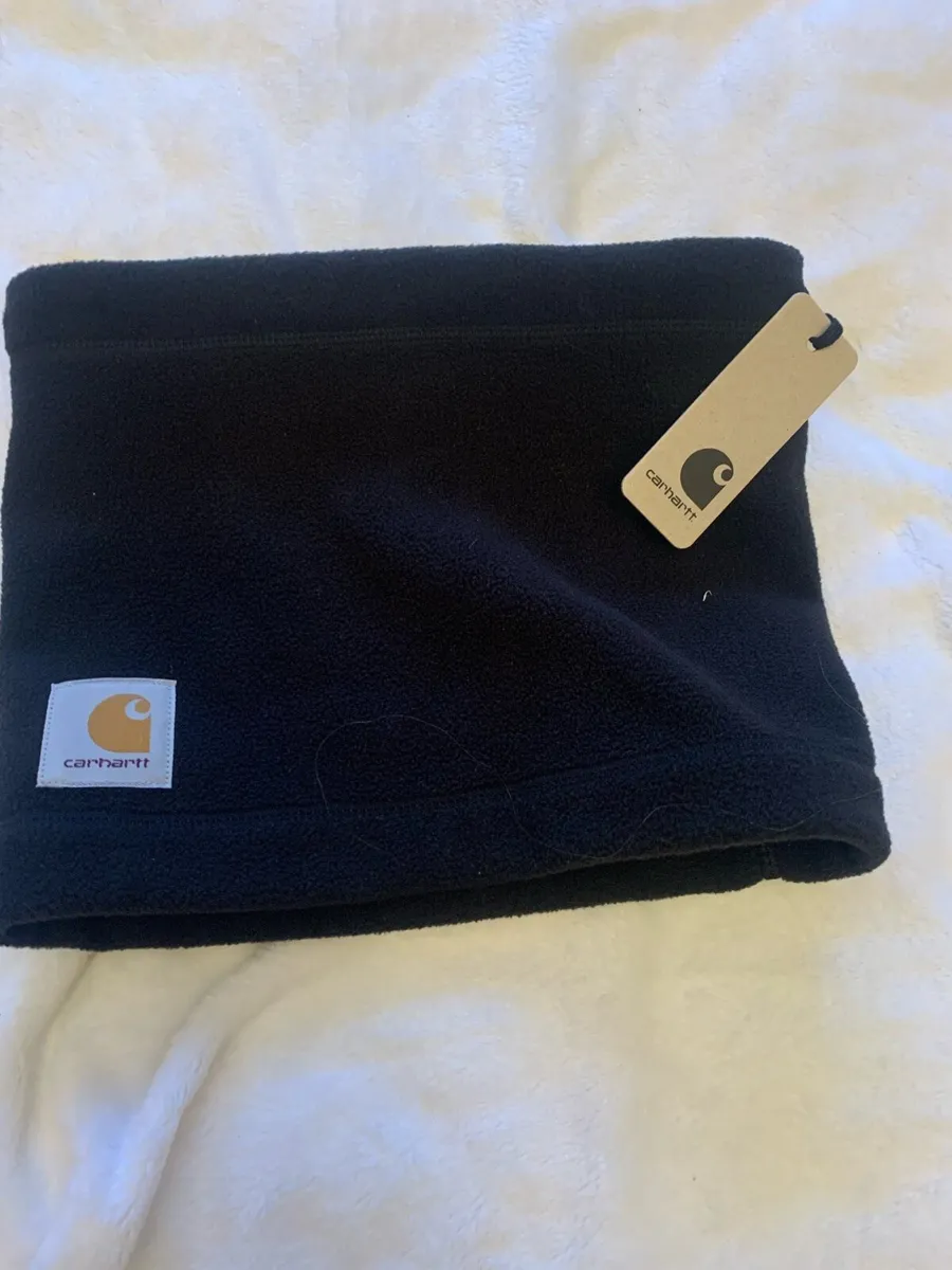 Carhartt t shirt  hat and neck warmer - Image 3