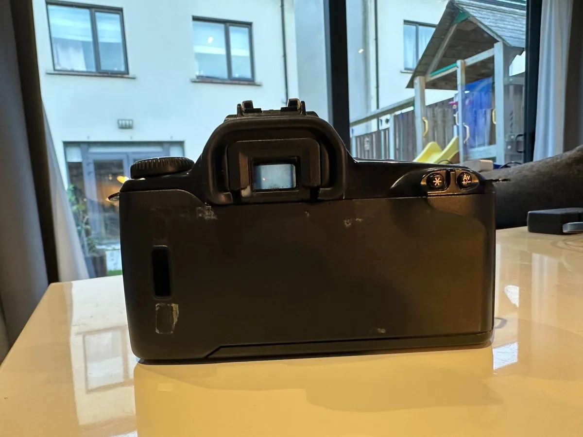 Canon EOS 88 - Image 3