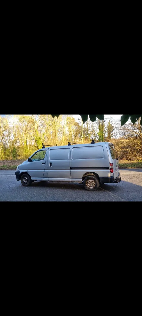 2010 hiace van - Image 3