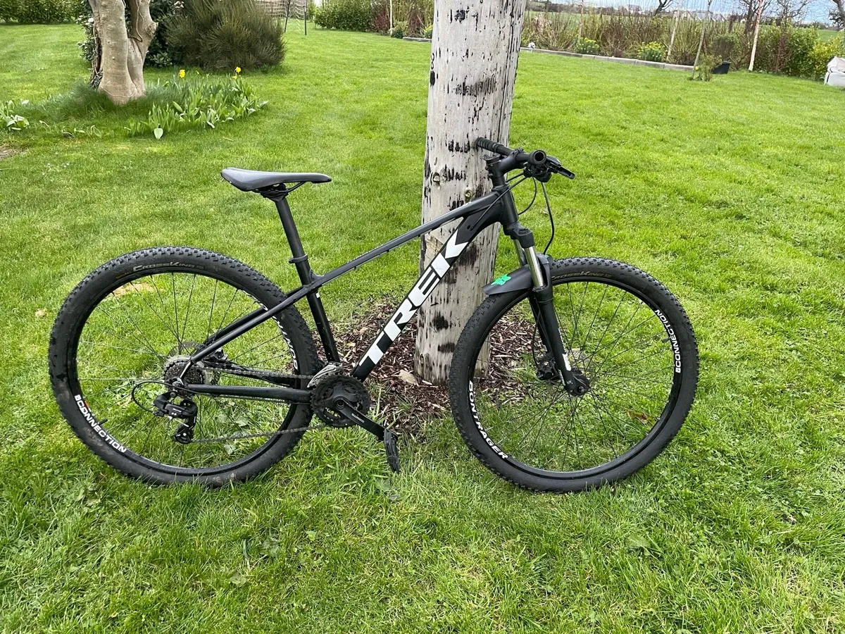 Trek marlin 5 men’s mountain bike - Image 1