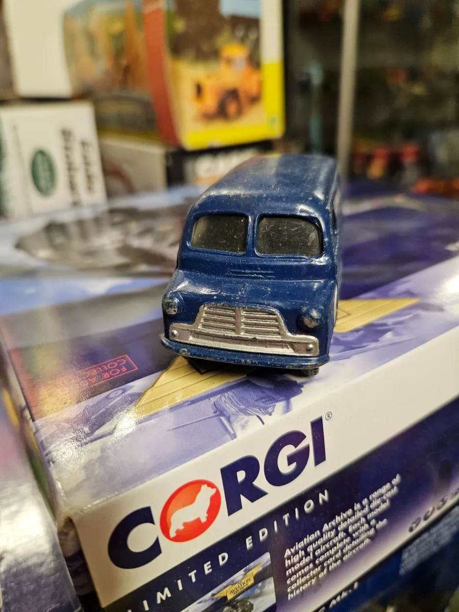 Corgi Daily Express Van - Image 1