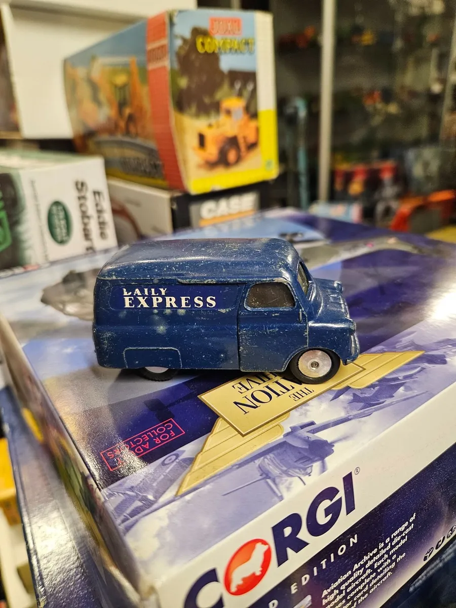 Corgi Daily Express Van - Image 2